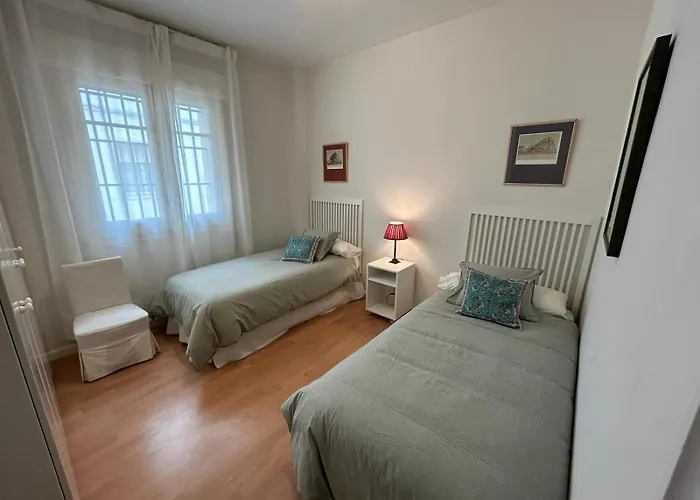 2 Bedroom Apartment By Guadalquivir River